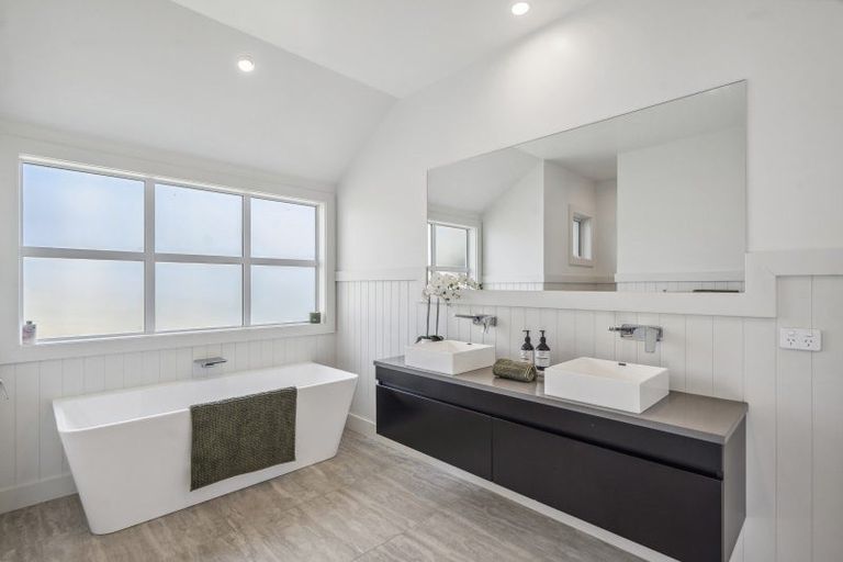 Photo of property in 4 Harrier Lane, Kinloch, Taupo, 3377