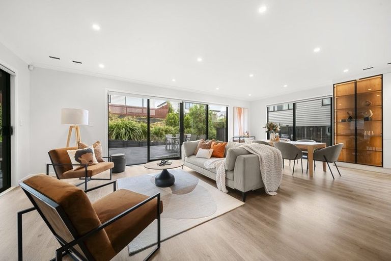 Photo of property in 1 Luff Place, Long Bay, Auckland, 0630