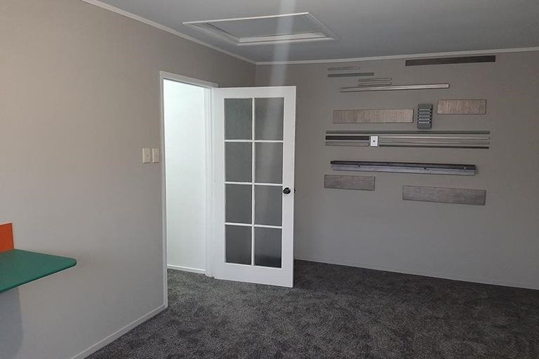 Photo of property in 1/2a Takapu Street, Henderson, Auckland, 0612