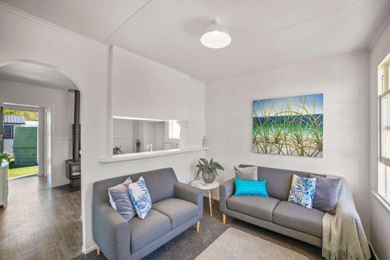 Photo of property in 49 Tauwhareparae Road, Tolaga Bay, 4077