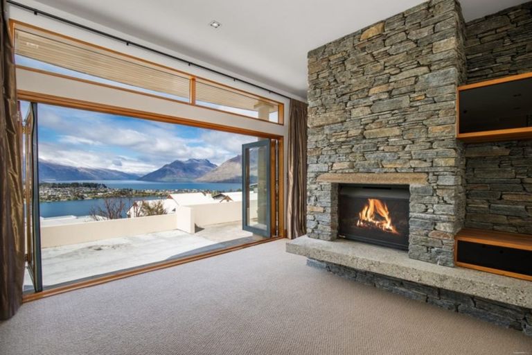 Photo of property in 7 Peregrine Place, Queenstown, 9300