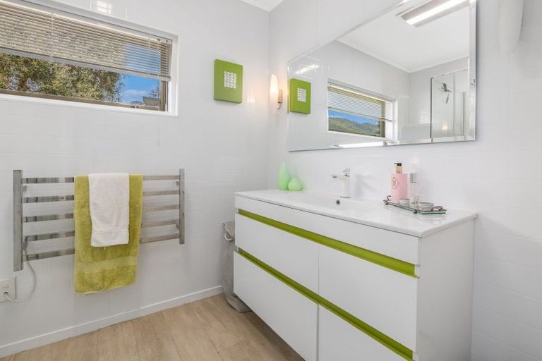 Photo of property in 16 Karu Crescent, Waikanae, 5036