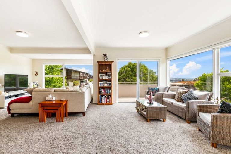 Photo of property in 1 Jacaranda Avenue, Beach Haven, Auckland, 0626