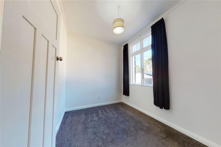 Photo of property in 100 Randwick Road, Moera, Lower Hutt, 5010