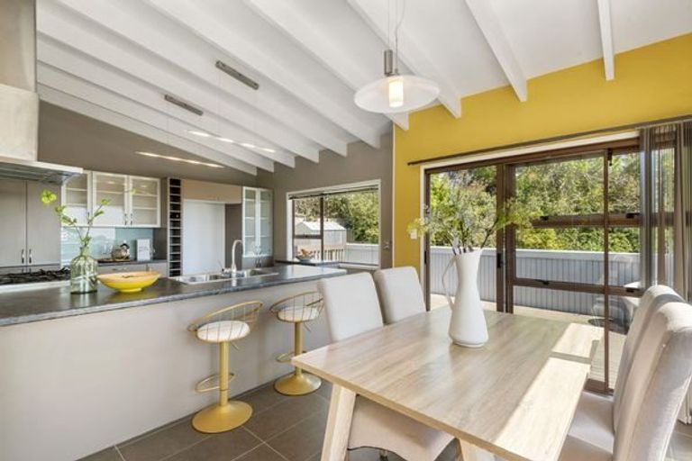 Photo of property in 9 Malters Place, Browns Bay, Auckland, 0630