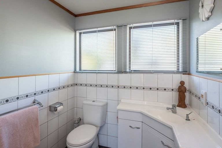 Photo of property in 92 Eatwell Avenue, Paraparaumu Beach, Paraparaumu, 5032