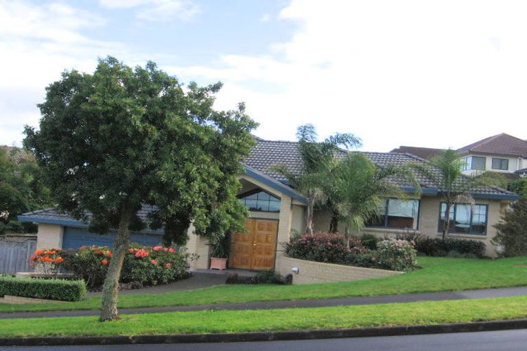 Photo of property in 54 Ribbonwood Crescent, Goodwood Heights, Auckland, 2105