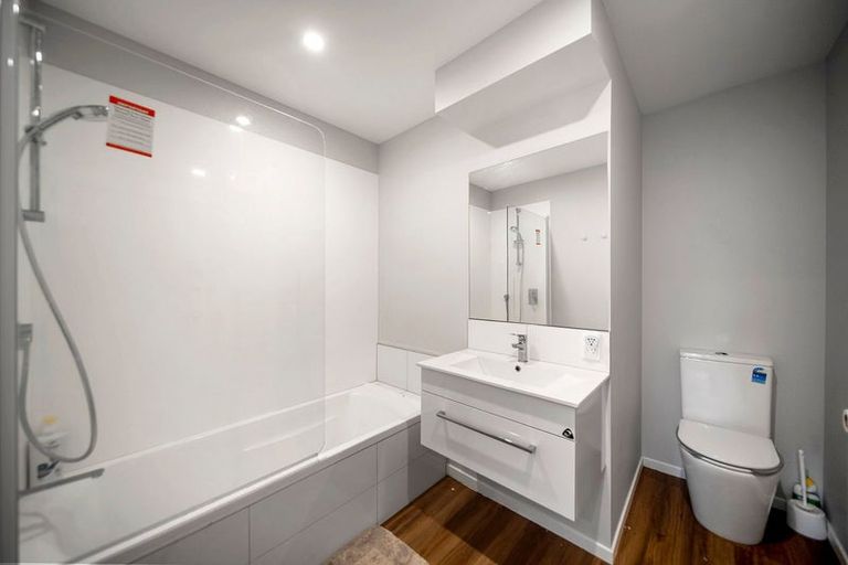 Photo of property in 3a Hillview Crescent, Paparangi, Wellington, 6037