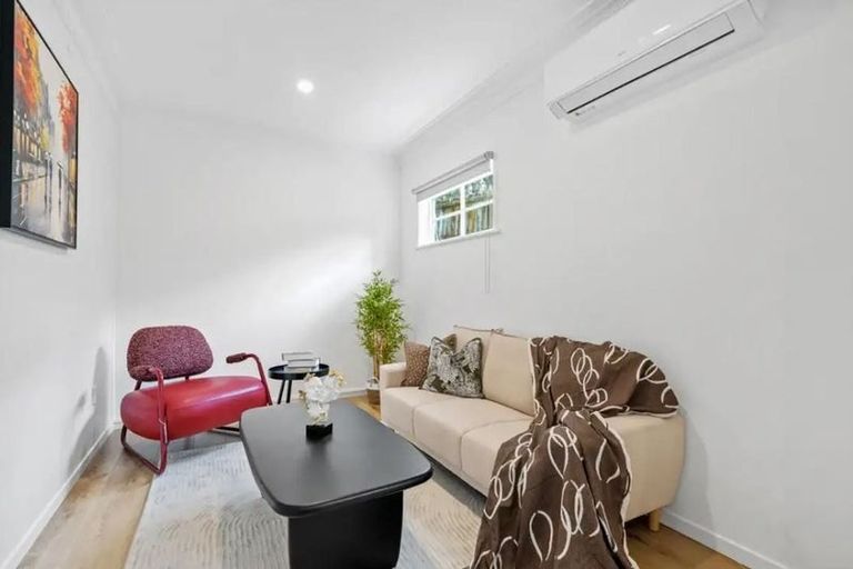 Photo of property in 2/17 Sartors Avenue, Northcross, Auckland, 0630