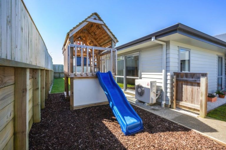Photo of property in 120 Endeavour Drive, Whitby, Porirua, 5024