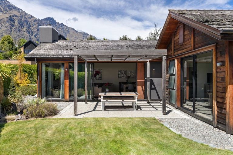 Photo of property in 18 Rannoch Drive, Jacks Point, Queenstown, 9371