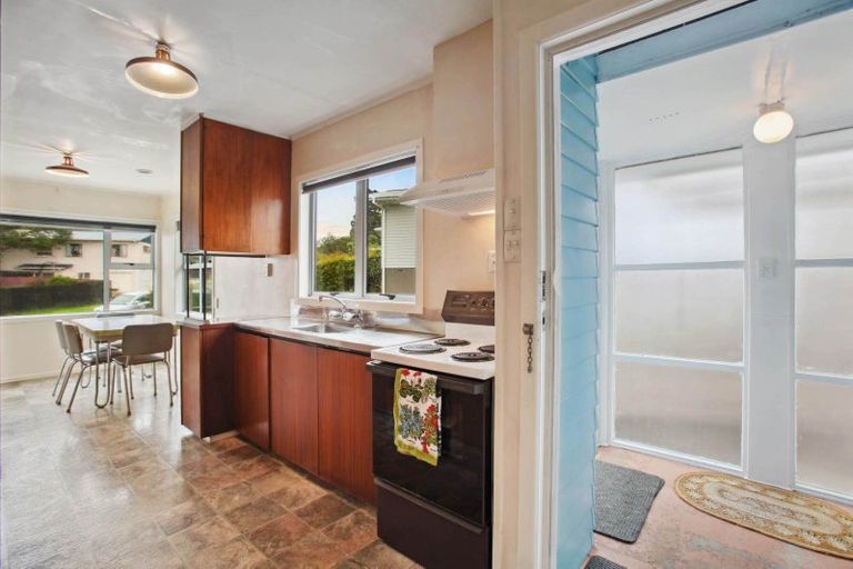 Photo of property in 65 Saffron Street, Birkdale, Auckland, 0626