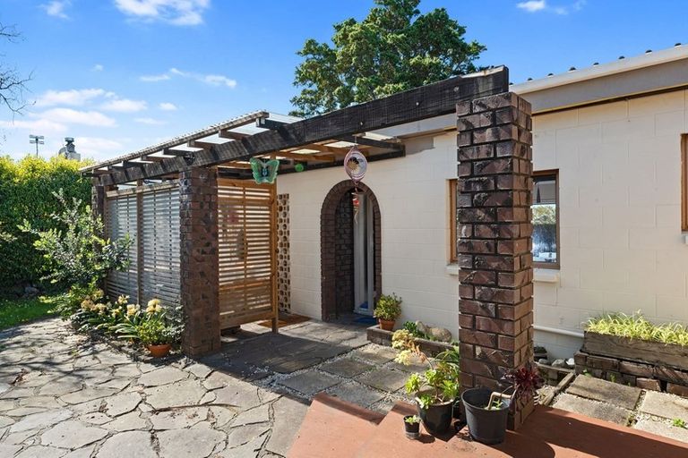 Photo of property in 2/399 East Coast Road, Mairangi Bay, Auckland, 0630