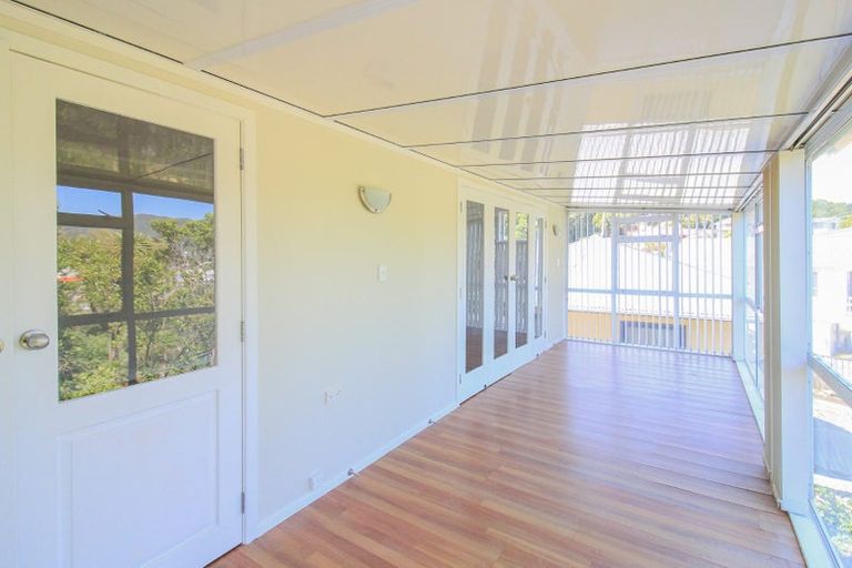 Photo of property in 2 Magnolia Grove, Maungaraki, Lower Hutt, 5010