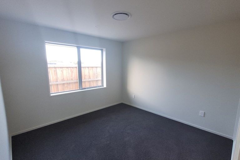 Photo of property in 1 Mccahon Drive, Rangiora, 7400