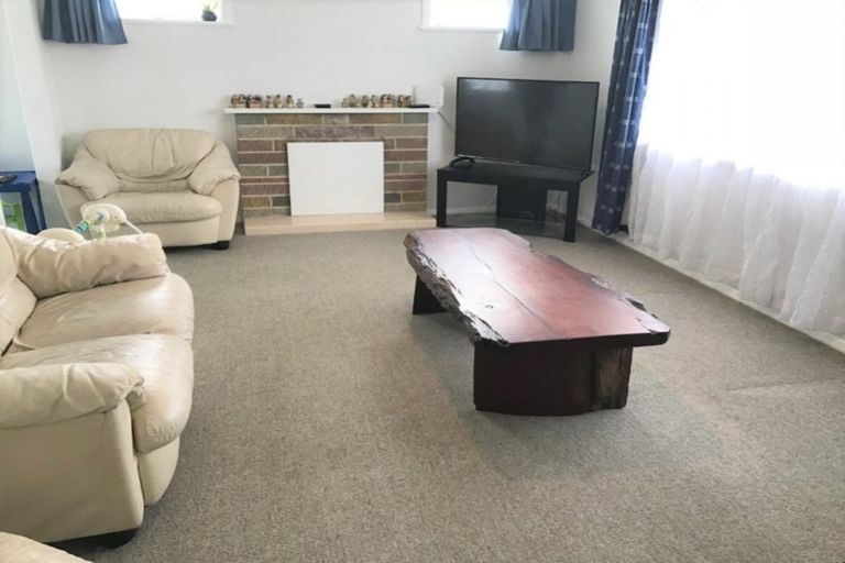 Photo of property in 61 Mako Mako Road, Levin, 5510