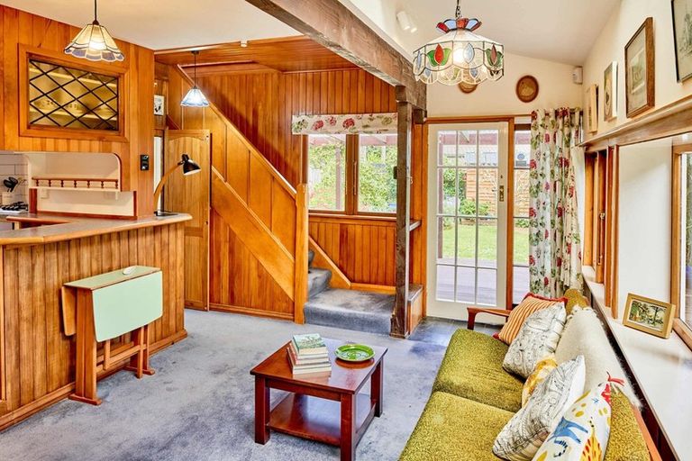 Photo of property in 25 Mahoe Street, Eastbourne, Lower Hutt, 5013