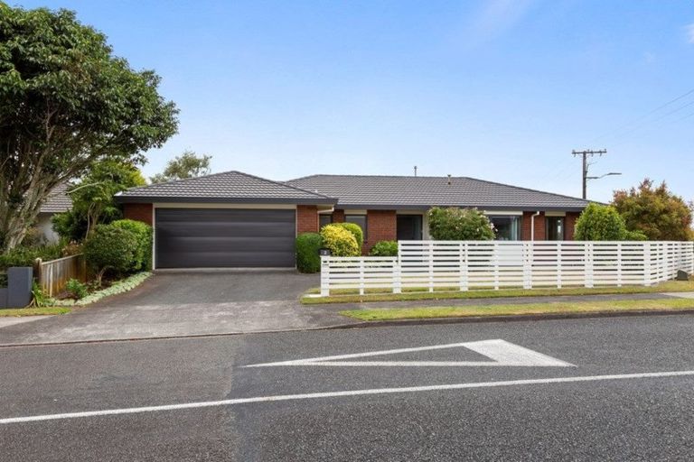 Photo of property in 2 Taylor Place, Merrilands, New Plymouth, 4312