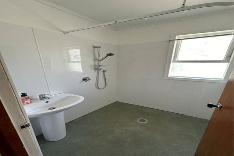 Photo of property in 61 Barrys Road, Glendene, Auckland, 0602