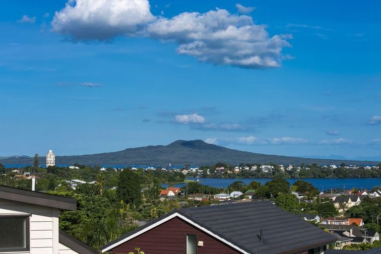 Photo of property in 8 Currey Crescent, Milford, Auckland, 0620