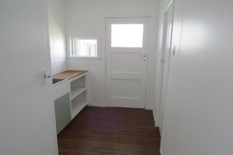 Photo of property in 19 Huatoki Street, Vogeltown, New Plymouth, 4310