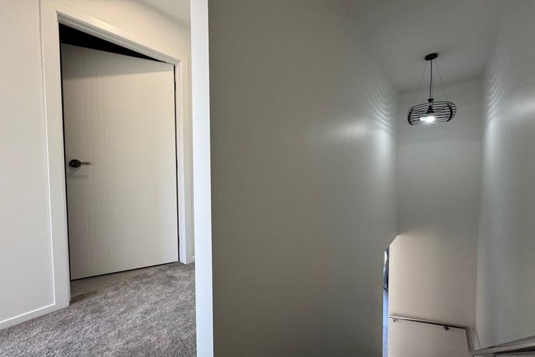 Photo of property in 3 Kautawa Lane, Massey, 0614