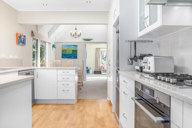 Photo of property in 16 Karu Crescent, Waikanae, 5036