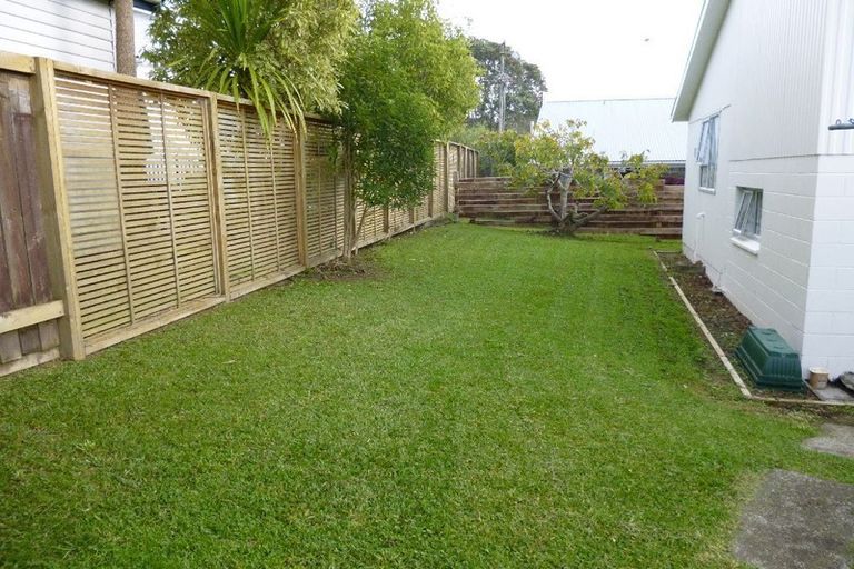 Photo of property in 2/27 Brandon Road, Glen Eden, Auckland, 0602
