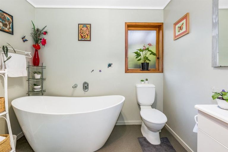 Photo of property in 104 Ringawhati Road, Otaki, 5583