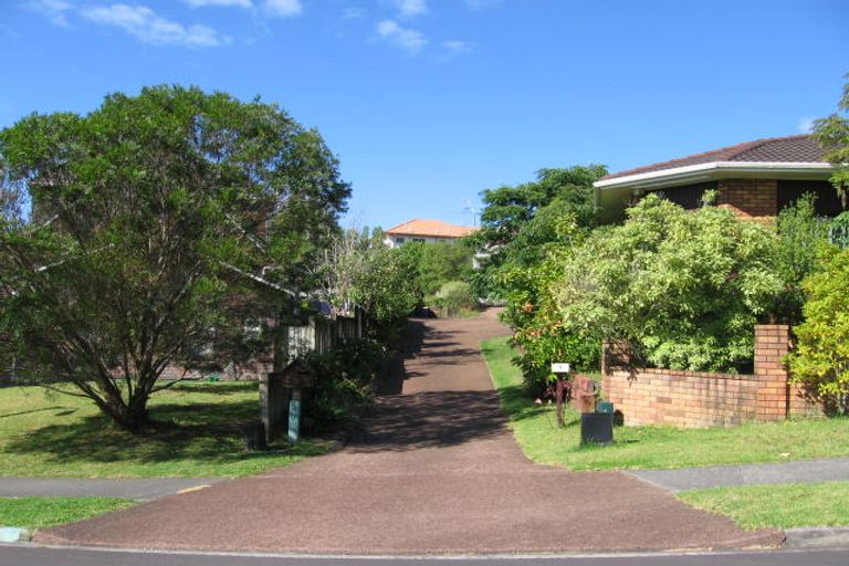 Photo of property in 5 St Lucia Place, Unsworth Heights, Auckland, 0632