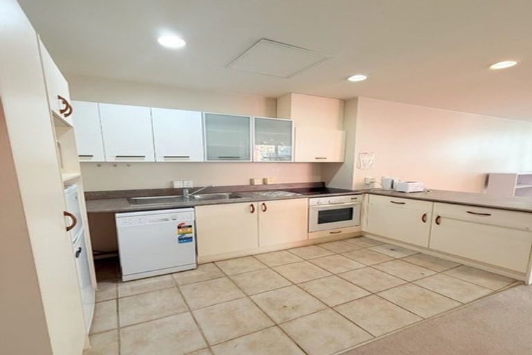 Photo of property in Terrace Tower Apartments, 8b/126 The Terrace, Wellington Central, Wellington, 6011