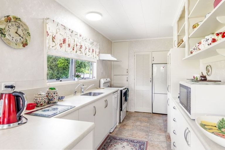 Photo of property in 1174 Sandspit Road, Sandspit, Warkworth, 0982