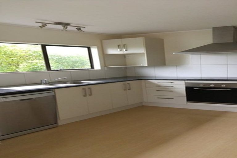 Photo of property in 2/2 Leith Way, Rothesay Bay, Auckland, 0630