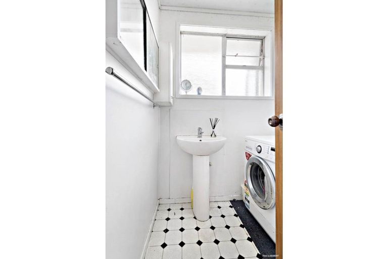 Photo of property in 2/4 Preston Avenue, Mount Albert, Auckland, 1025