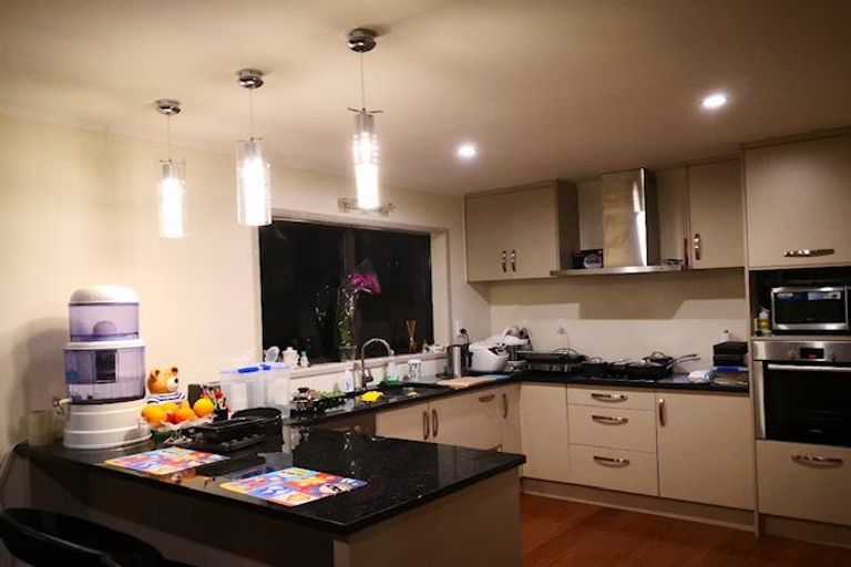 Photo of property in 15 Kingsclere Place, Goodwood Heights, Auckland, 2105
