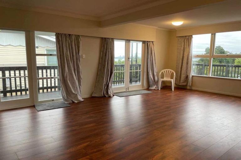 Photo of property in 305 Te Atatu Road, Te Atatu South, Auckland, 0610