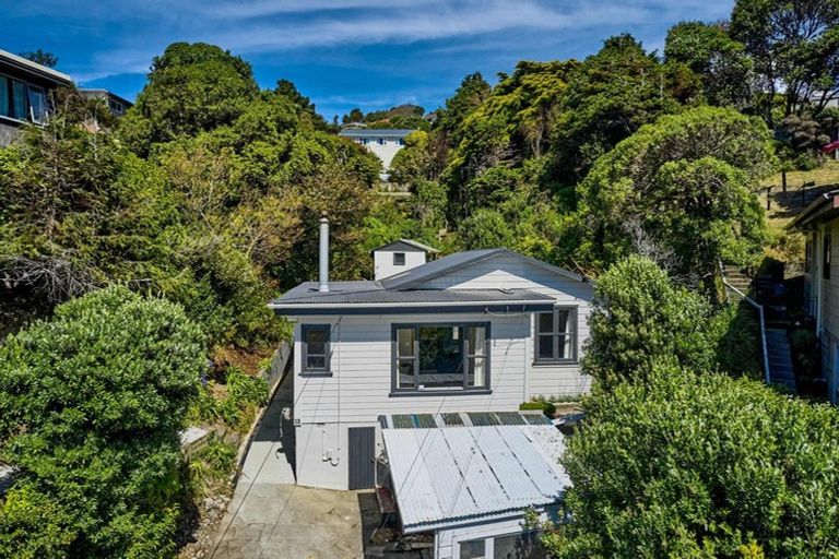Photo of property in 12 Grays Road, Plimmerton, Porirua, 5026