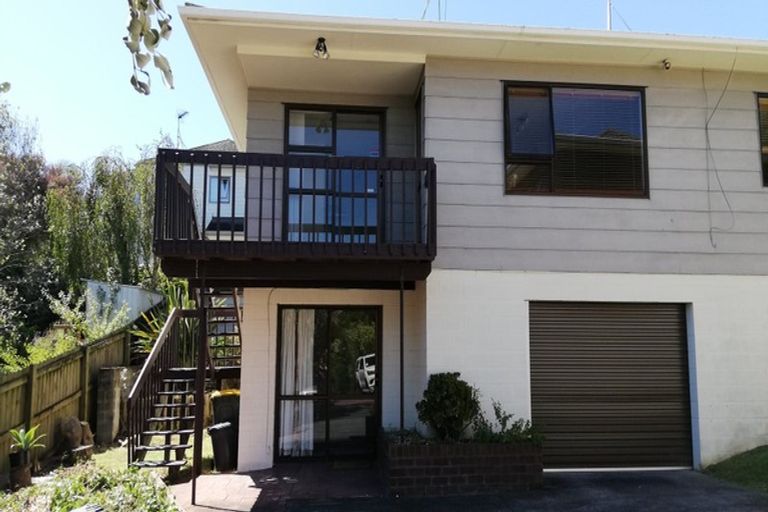 Photo of property in 2/2 Leith Way, Rothesay Bay, Auckland, 0630