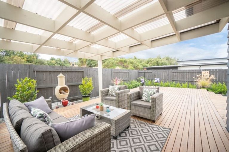 Photo of property in 3 Freedom Drive, Kelvin Grove, Palmerston North, 4414