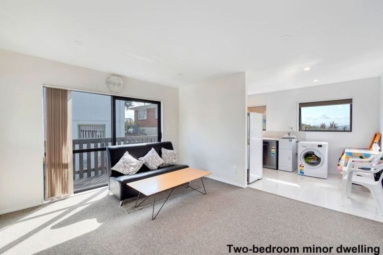 Photo of property in 92 Waimumu Road, Massey, Auckland, 0614