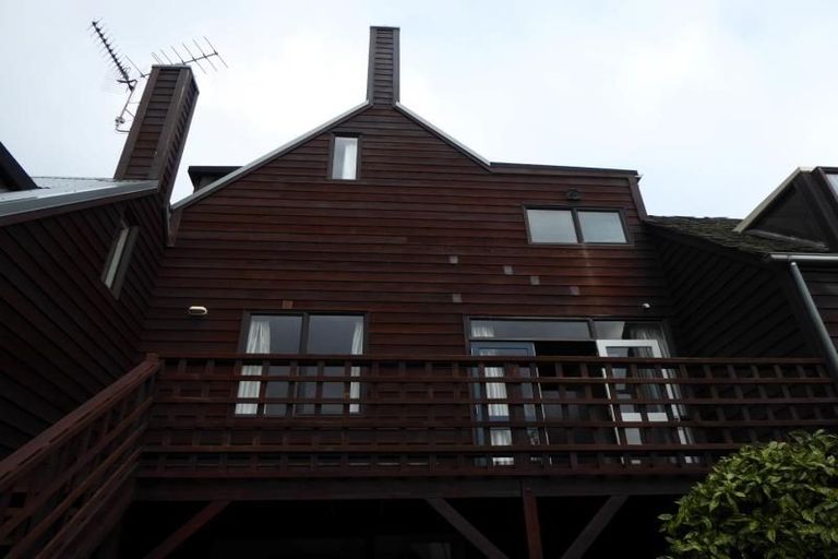 Photo of property in 2/80 Hobson Street, Thorndon, Wellington, 6011