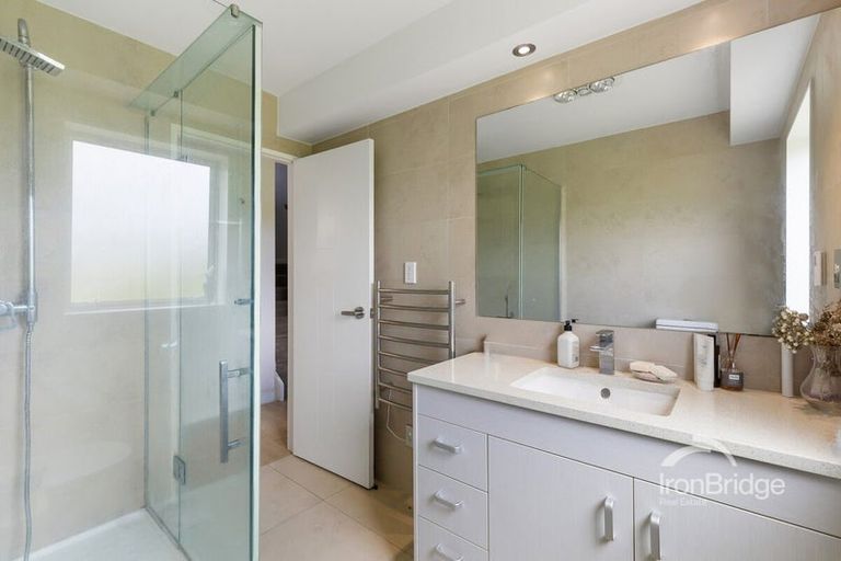 Photo of property in 12 Sohlue Place, Oteha, Auckland, 0632