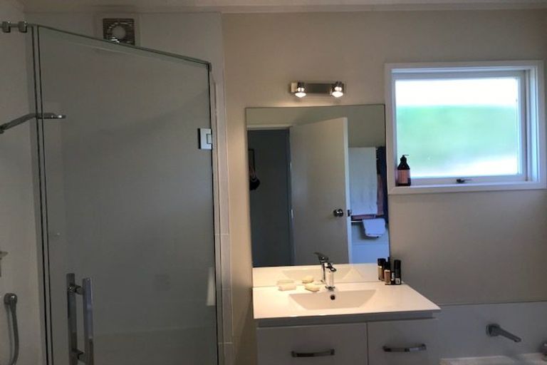 Photo of property in 1/15a Stanley Point Road, Stanley Point, Auckland, 0624