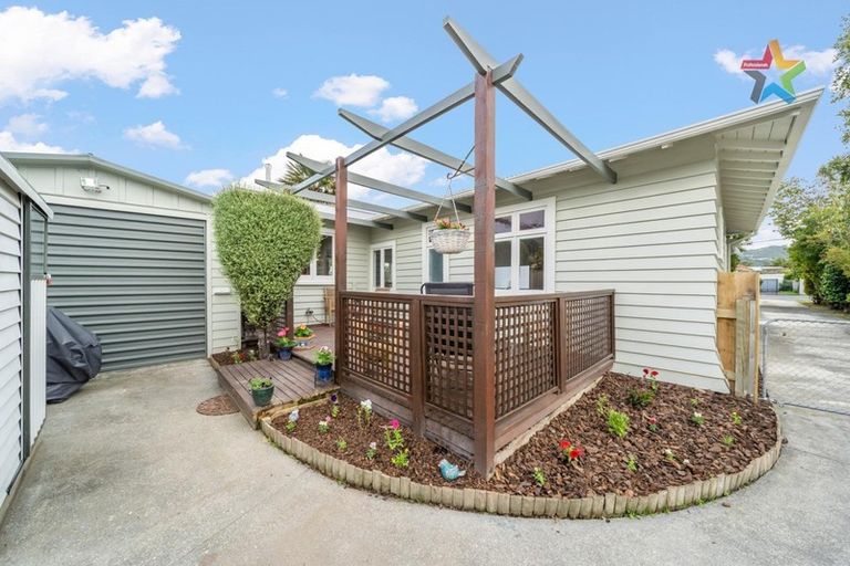 Photo of property in 122 Waiwhetu Road, Waterloo, Lower Hutt, 5011
