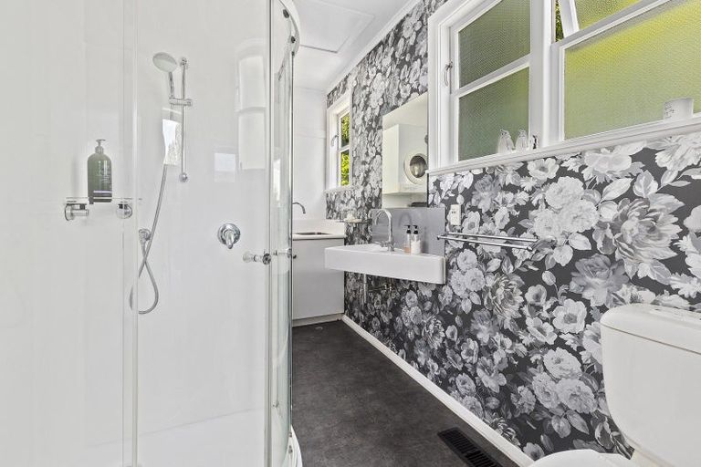 Photo of property in 21 Ngaio Gorge Road, Ngaio, Wellington, 6035