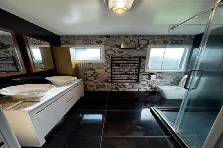 Photo of property in 85 Santiago Crescent, Unsworth Heights, Auckland, 0632