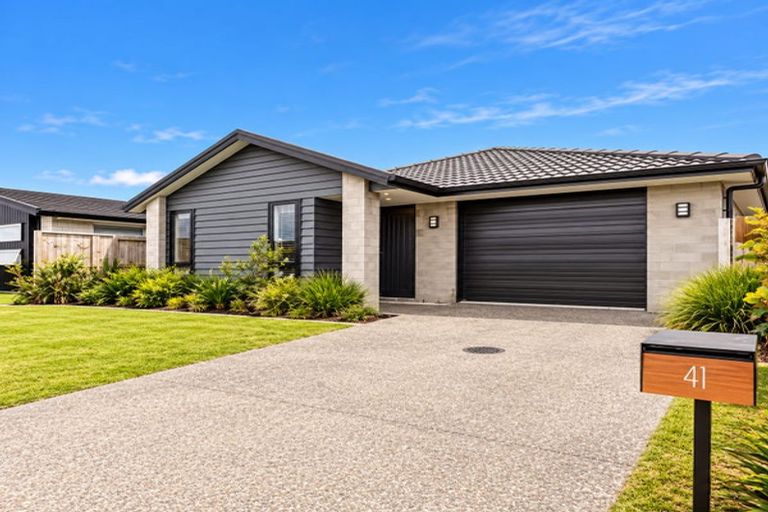 Photo of property in 41 Hills View Drive, Papamoa, 3118