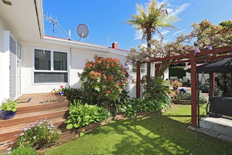 Photo of property in 32 Campbell Street, Havelock North, 4130