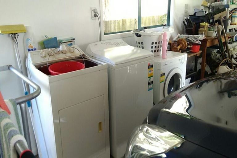 Photo of property in 2/485 Don Buck Road, Massey, Auckland, 0614