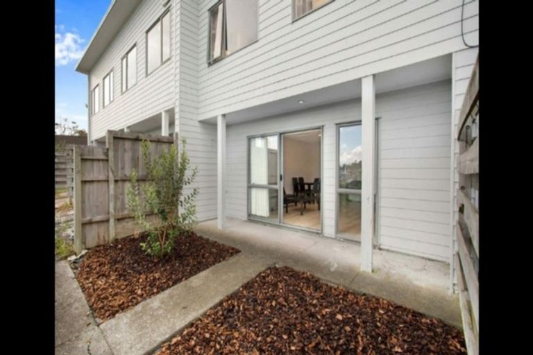 Photo of property in 30/3 Hulme Place, Henderson, Auckland, 0612